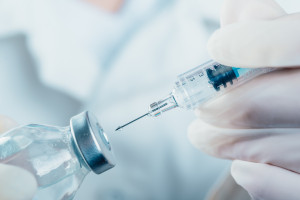 O comércio online de Botox da Ásia está crescendo. Milhares de salões de beleza podem estar comprando de fontes ilegais.