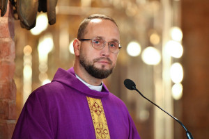 Sacerdotes ajudarão a prevenir suicídios. Treinamento inédito, muitos dilemas