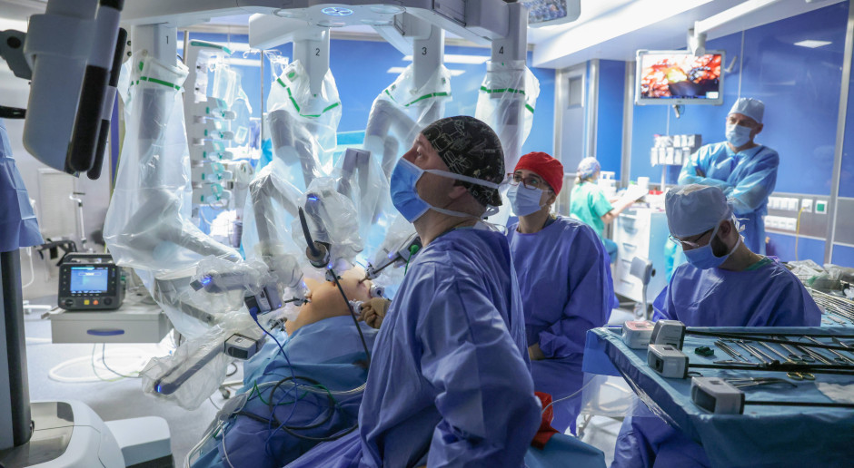 Śledztwo Rynku Zdrowia i Wirtualnej Polski. 20 tys. zł za operację robotem w szpitalu MSWiA. Chorzy na raka musieli płacić darowizny