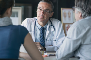 Il medico dovrebbe anche impegnarsi a migliorare la qualità delle condizioni di trattamento. Il comitato etico spiega