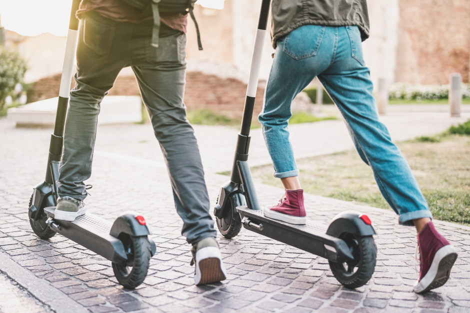 Koniec elektrycznych hulajnóg i rowerów na chodnikach. Wniosek w Sejmie