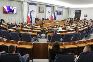 Los comités del Senado votaron a favor de adoptar una enmienda que reduce las contribuciones al seguro de salud.