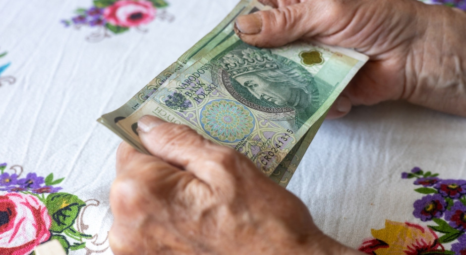 Minimum 1995,40 zł miesięcznie. W kwietniu dodatkowa wypłata: 1878,91 zł, ale z potrąceniami