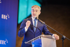 Gawkowski sobre la reducción de las cotizaciones al seguro de salud: no es normal que un empleado a tiempo completo pague tres veces más que un empresario