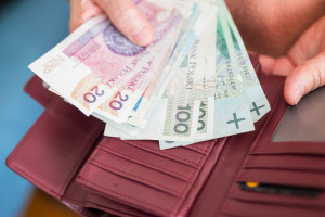 1 de junio gran cambio para los jubilados. 14.800 PLN por persona, pero las solicitudes solo se pueden presentar por 6 meses.