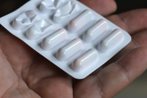 Puedes comprarlo en gasolineras y tiendas de comestibles. Envenenan el hígado, destruyen los riñones y los intestinos.