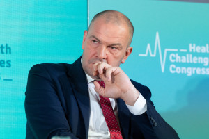 National Health Fund Vice President: Let's Consider Whether Public Money Should Be Spent on Pay Schemes for Doctors