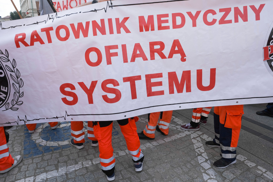 Ratownicy "nad przepaścią". Wyczerpanie emocjonalne, depersonalizacja pacjentów