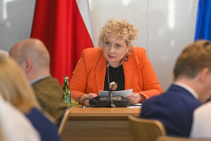 Suitcases of money versus a loophole in the system. Commission in favor of a ban on the sale of e-cigarettes and sachets