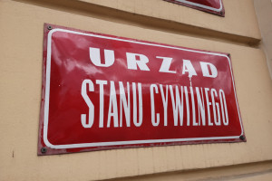 For 620 PLN. Divorce in any commune before the head of the Civil Registry Office. Two conditions