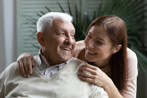 Cuidando da mãe ou do pai. A ZUS vai pagar dinheiro, mas não a todos