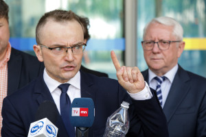 ПАП провела собеседование с кандидатами на пост президента Республики Польша. Отвечая на вопрос о возможных первых инициативах, он упомянул ликвидацию Национального фонда здравоохранения.