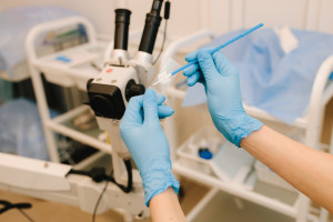 Od dziś zmiany w diagnostyce raka szyjki macicy. NFZ zapowiada nowe konkursy