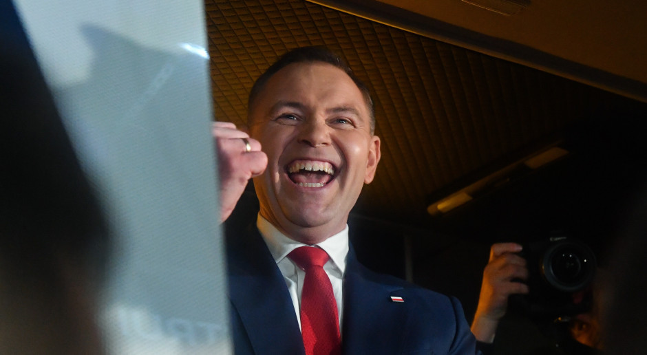 Kontrowersyjny Snus Nawrockiego: Co to jest i dlaczego wzbudził tyle emocji podczas debaty?