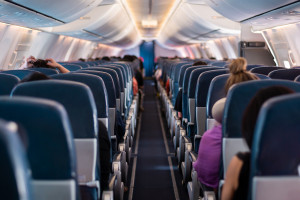 Las aerolíneas no se inmutan: el perro de servicio de una niña autista de 12 años no podrá viajar en cabina
