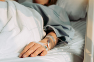 Paciente fallece tras una extracción dental. ¿Quién es responsable de su muerte?