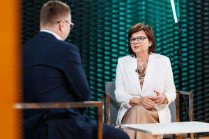 Izabela Leszczyna: zdrowie kobiet przestaje być tematem wstydliwym albo ideologizowanym