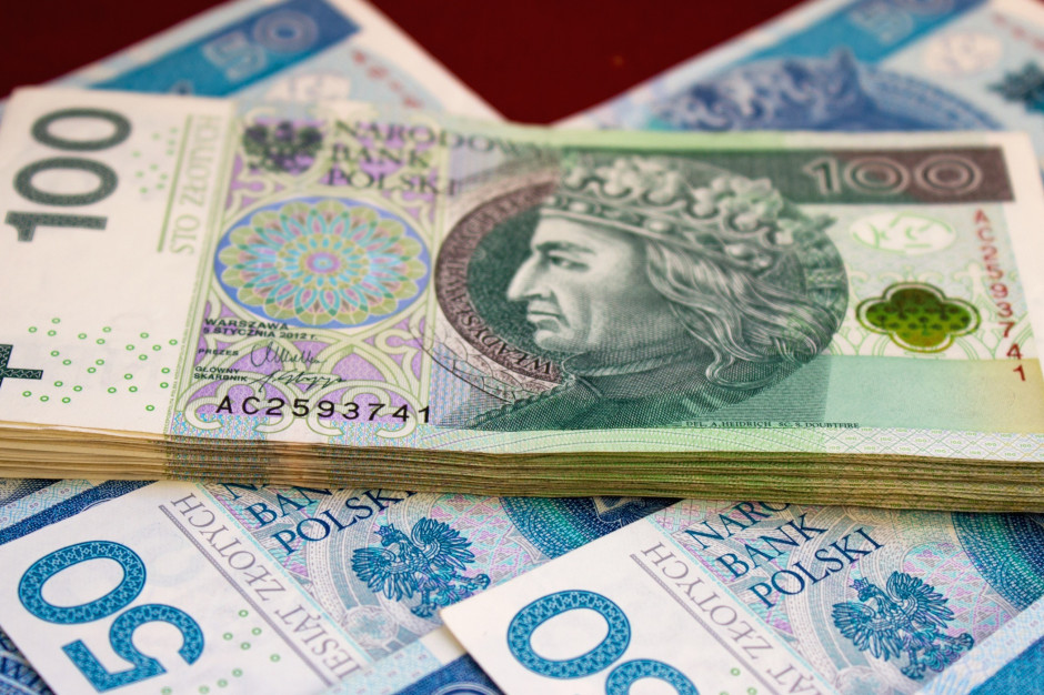 6589,67 zł z automatu. Wiadomo, które roczniki otrzymają dodatkowe pieniądze