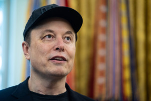 Elon Musk contra-ataca: falando alto sobre a publicação de três letras