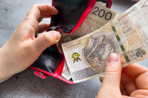 2600 PLN supplement per month. More people can receive support