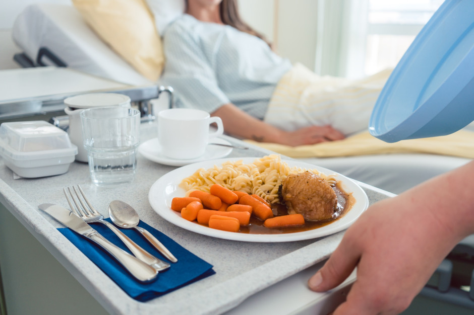 1 października zwrot ws. żywienia w szpitalach. Oto lista obowiązkowych diet