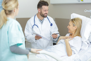 El 1 de julio aumenta el salario de la atención médica. Salario mínimo: de 5.300 a 11.800 PLN.