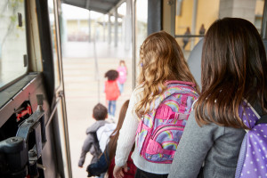 Trasporto di bambini con disabilità a scuola. Il Difensore civico per i diritti dell'infanzia interviene presso il Ministero dell'Istruzione Nazionale.