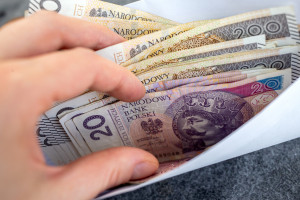 600 zł dla chorych. Wypłaty z wyrównanie. Start 11 lipca
