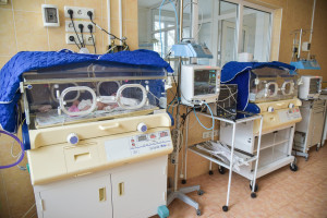 Gigantische tumor bij twee weken oud meisje. Ze onderging een gecompliceerde operatie.