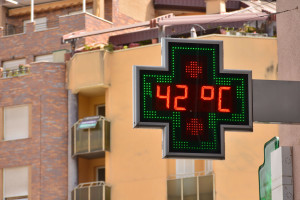 Ispettore capo farmaceutico: nelle farmacie si usa una penna e un pezzo di carta per monitorare la temperatura