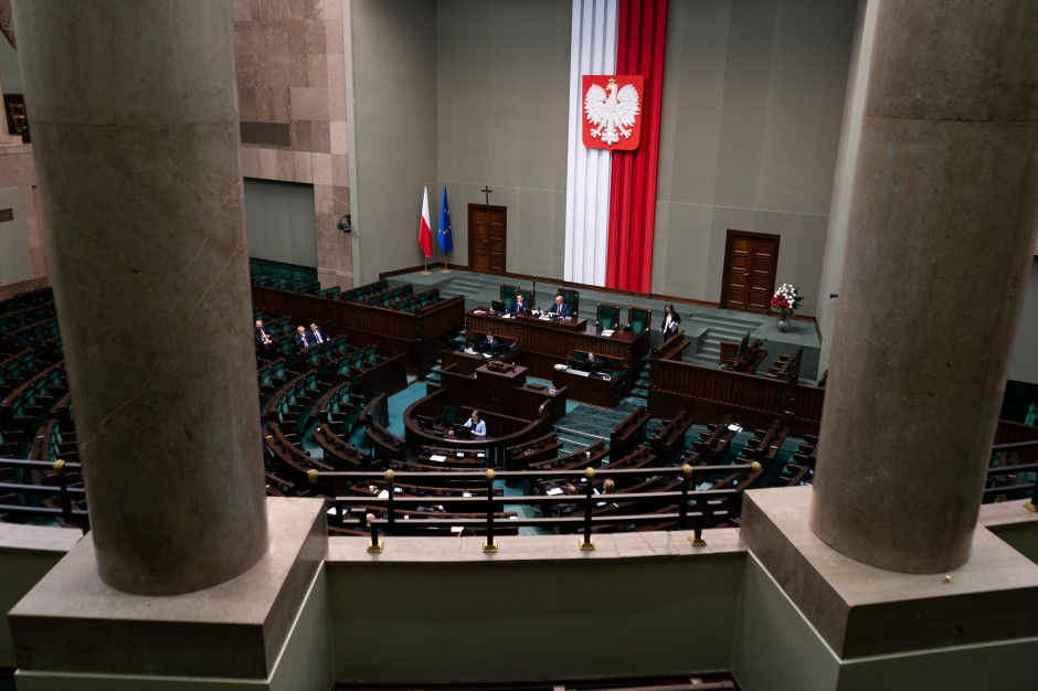 Pierwsze wakacyjne posiedzenie Sejmu. Miliony w grze, nowe ustawy już na stole