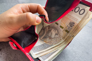 Mais 200 PLN por mês para esses aposentados. O governo aprovou o projeto.