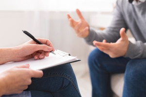 Psicoterapeuta, mas não médico. O Conselho de Política Monetária (RPP) está preocupado. Consultor: isso representa 95% do mercado.