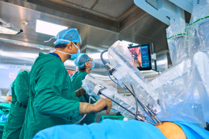 ¿Cirugía robótica o radioterapia? Nadie ha comparado nunca ambos métodos en estos pacientes.