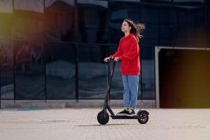 Cada vez mais crianças e adolescentes sofrem ferimentos graves após andar de patinete