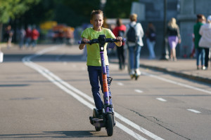 Kids are riding scooters at 80 km/h.