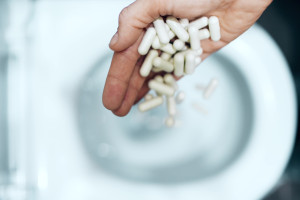 Los polacos están incumpliendo la estricta prohibición. Hasta 10.000 toneladas de medicamentos acaban en los cursos de agua cada año.