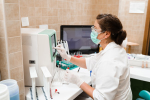Grote veranderingen voor laboratoria. Nieuwe kwaliteitsnormen zijn van kracht.