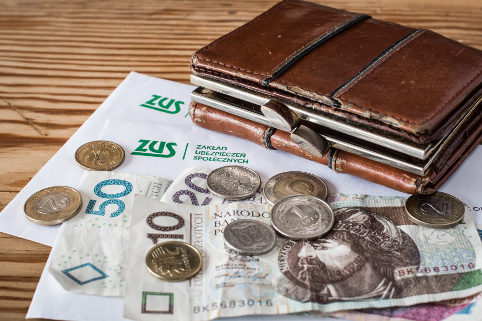 370 zł co miesiąc. 715 tys. Polaków już otrzymało nowe świadczenie