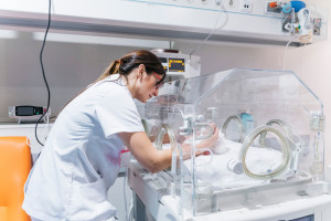 Kapsamlı gelişimsel bakım pilot programına halihazırda 292 prematüre bebek dahil edildi. Hangi değişikliklerin gerekli olacağı açık.