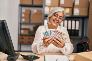 Subsídios salariais para pessoas com mais de 50 anos. A nova lei já entrou em vigor.