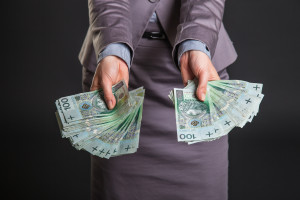 PLN 4.176,33 por mês. Os regulamentos mudarão em 31 de agosto, e muitos perderão dinheiro.