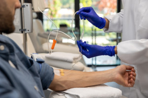 CAR-T polonês ainda fora de alcance. Prof. Giannopoulos: o nível científico não consegue acompanhar