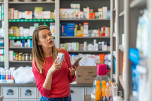 The government plans to lift the ban on advertising pharmacies.