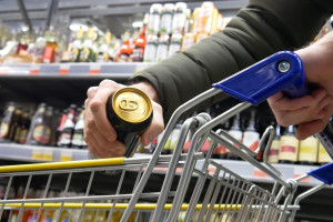 Os preços do álcool não aumentarão porque Karol Nawrocki não concorda com aumentos de impostos