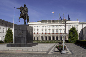 The President awarded professorships to 13 experts in medicine and health sciences.