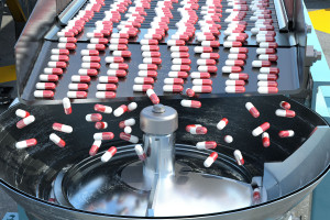 Eles estão se arriscando e introduzindo medicamentos mais baratos. Dizem que a concorrência está enfraquecendo a economia polonesa.