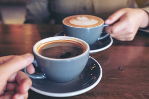 Quantas xícaras de café você deve tomar por dia? Finalmente, temos uma resposta concreta.