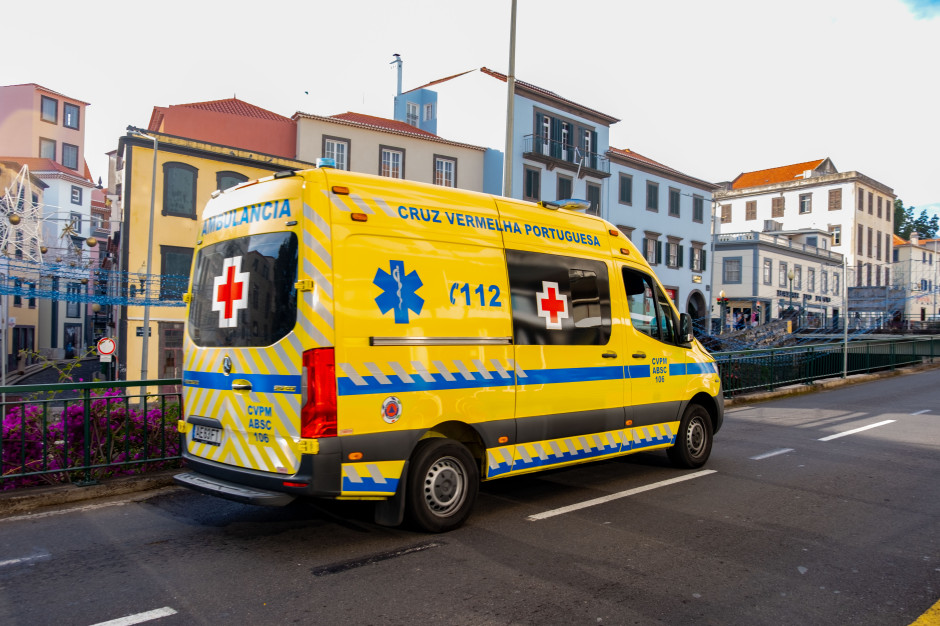 Nie żyje 14 osób przez sytuację w pogotowiu. Co się dzieje w kraju Unii?