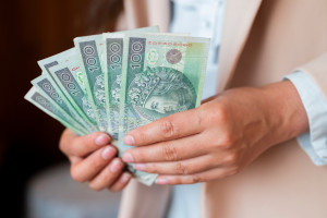 1,136 milhão de pessoas receberão o dinheiro antes do fim de semana. 98 PLN a mais que há um ano.
